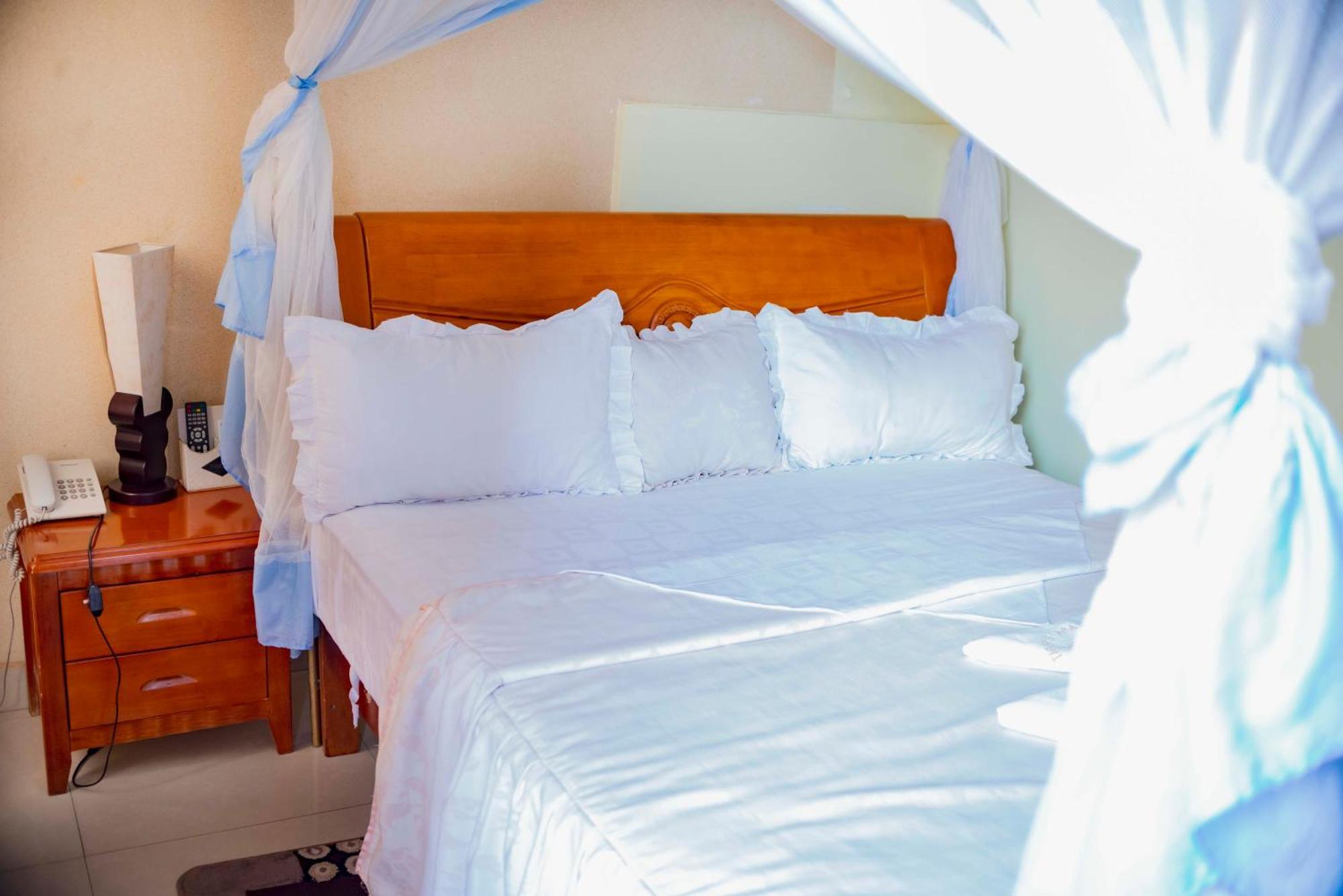 Tigers'S Apartment Hotel Bujumbura Bagian luar foto