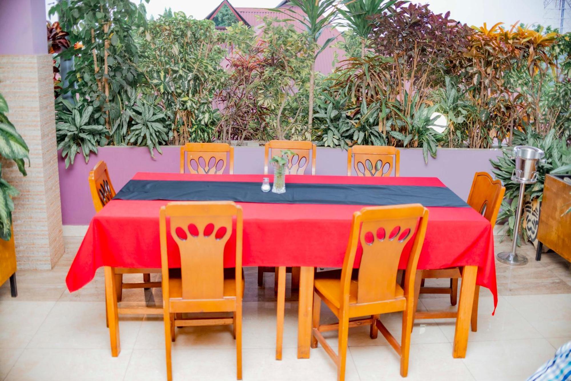 Tigers'S Apartment Hotel Bujumbura Bagian luar foto
