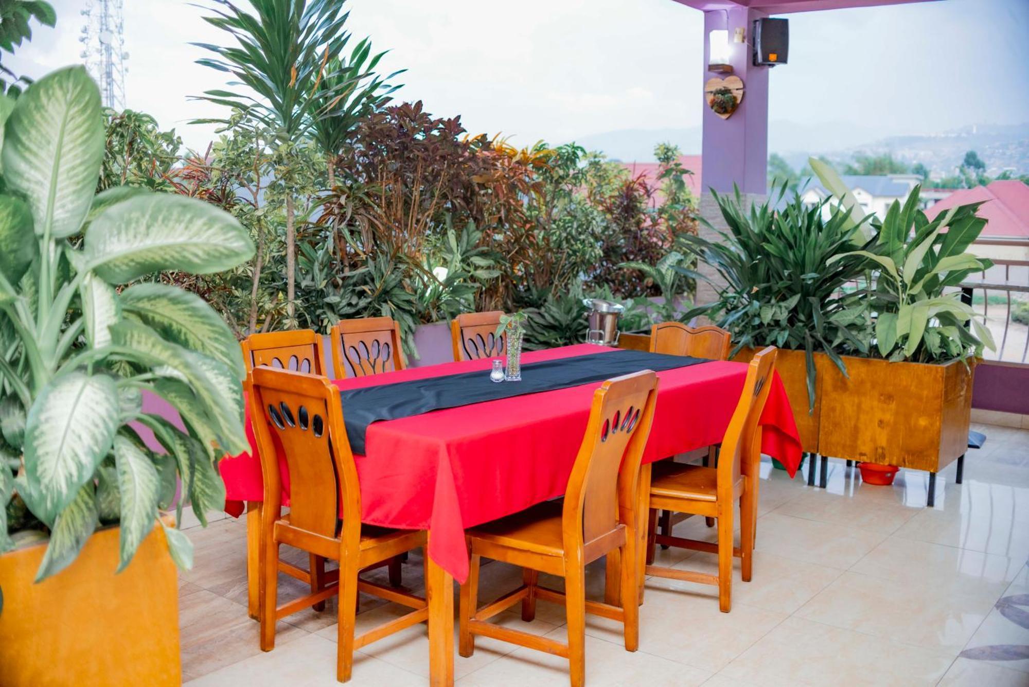 Tigers'S Apartment Hotel Bujumbura Bagian luar foto