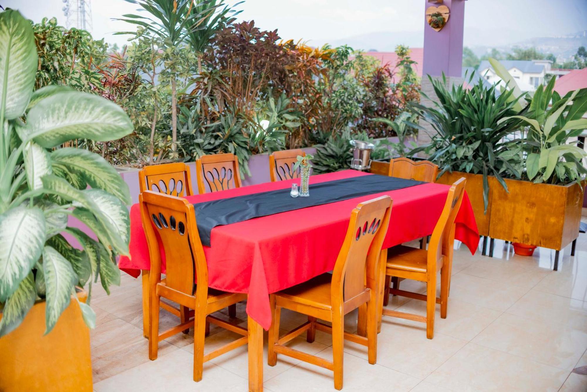 Tigers'S Apartment Hotel Bujumbura Bagian luar foto
