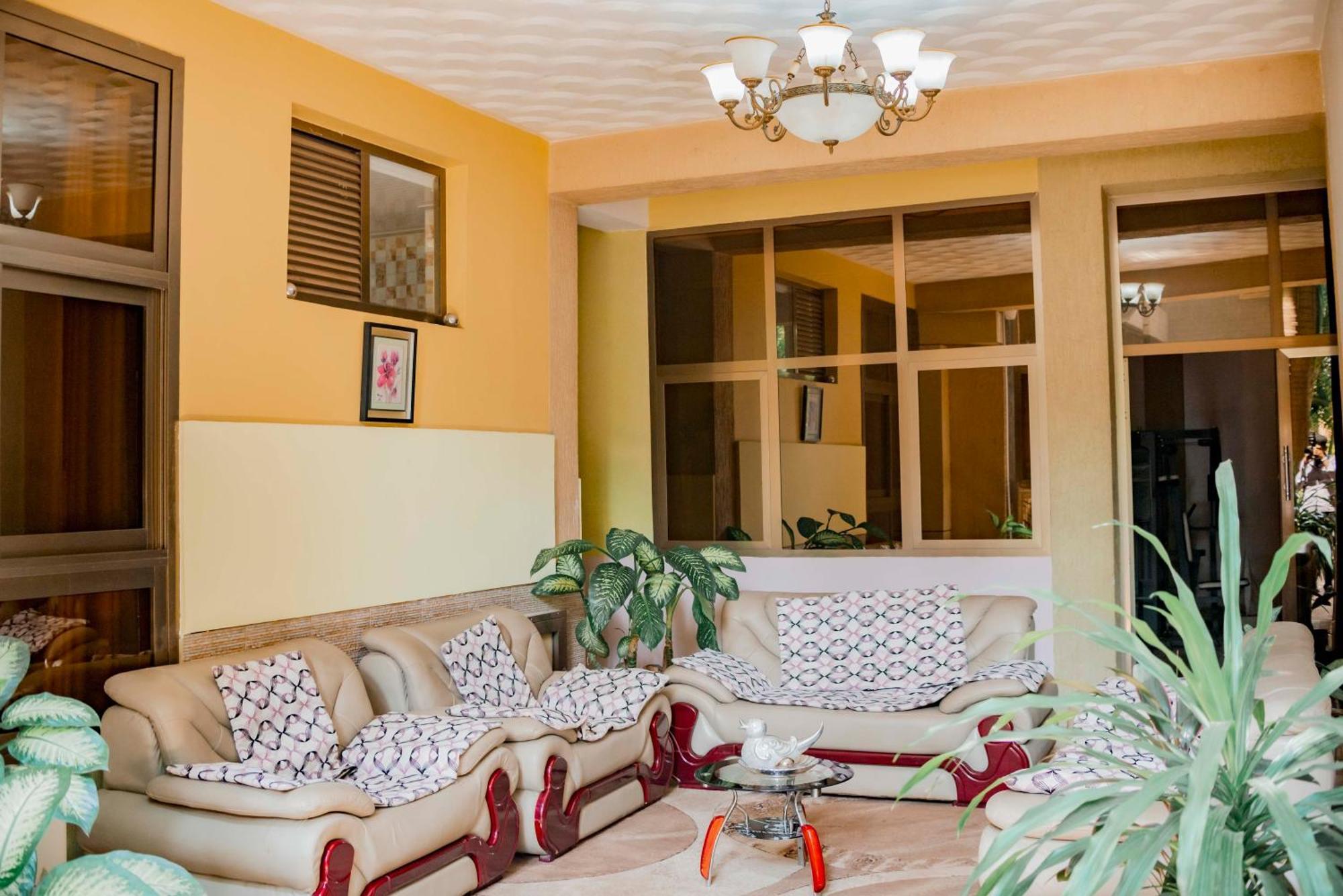 Tigers'S Apartment Hotel Bujumbura Bagian luar foto
